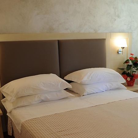 Готель Super Relais Stella Сінья Номер фото