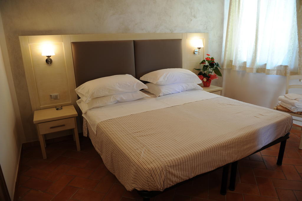 Готель Super Relais Stella Сінья Екстер'єр фото