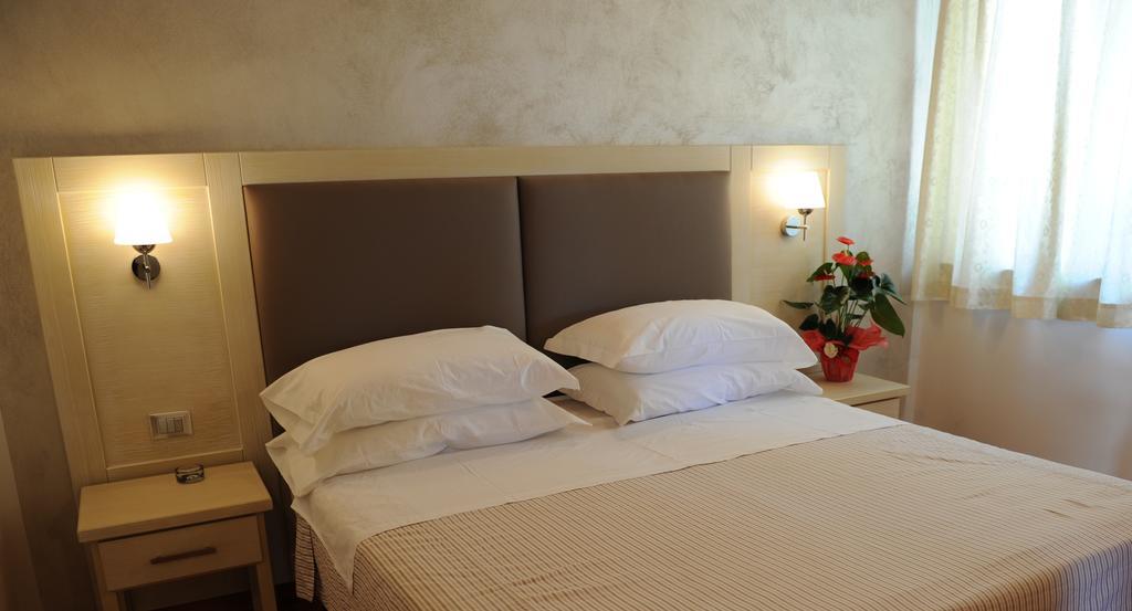 Готель Super Relais Stella Сінья Номер фото